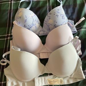 3 Jessica Simpson Bras